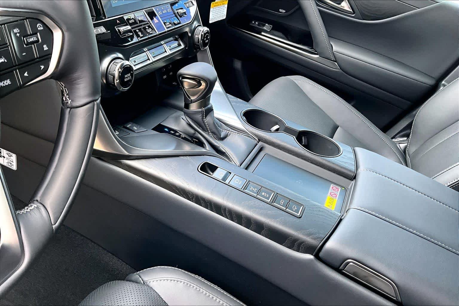 New 2026 Eminent White Pearl Lexus LUXURY image 11