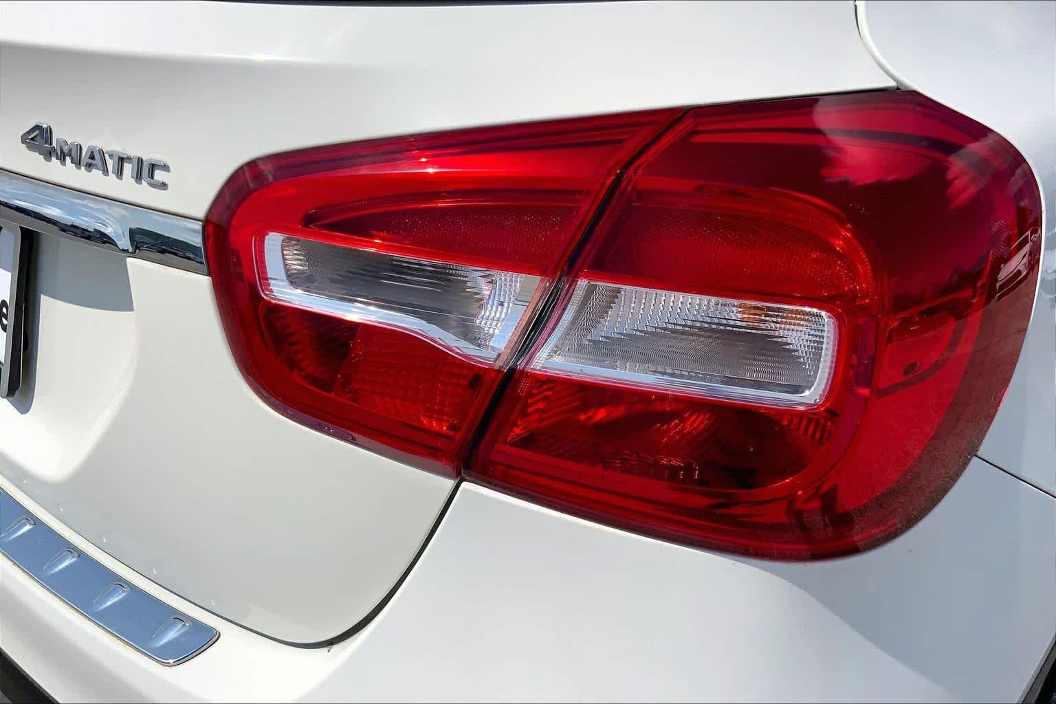 Used 2017 Cirrus White Mercedes-Benz GLA 250 image 30