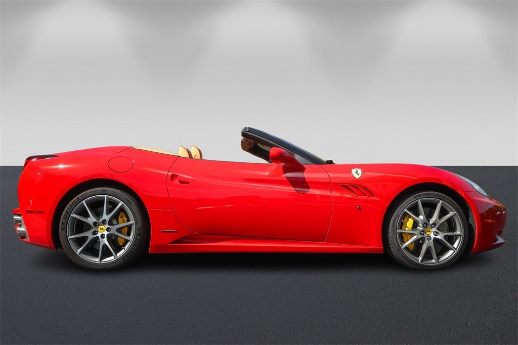 2014 Ferrari California Base photo 2