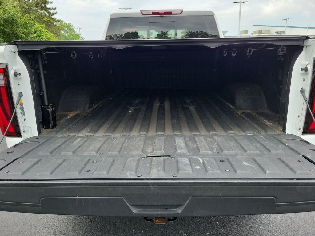Used 2025 White GMC SLT image 9