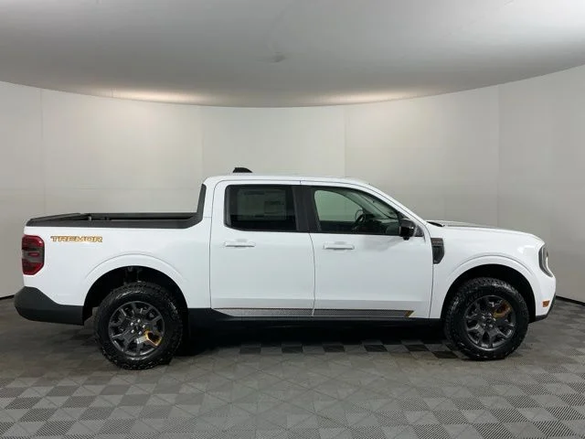 New 2026 Oxford White Ford Tremor image 4