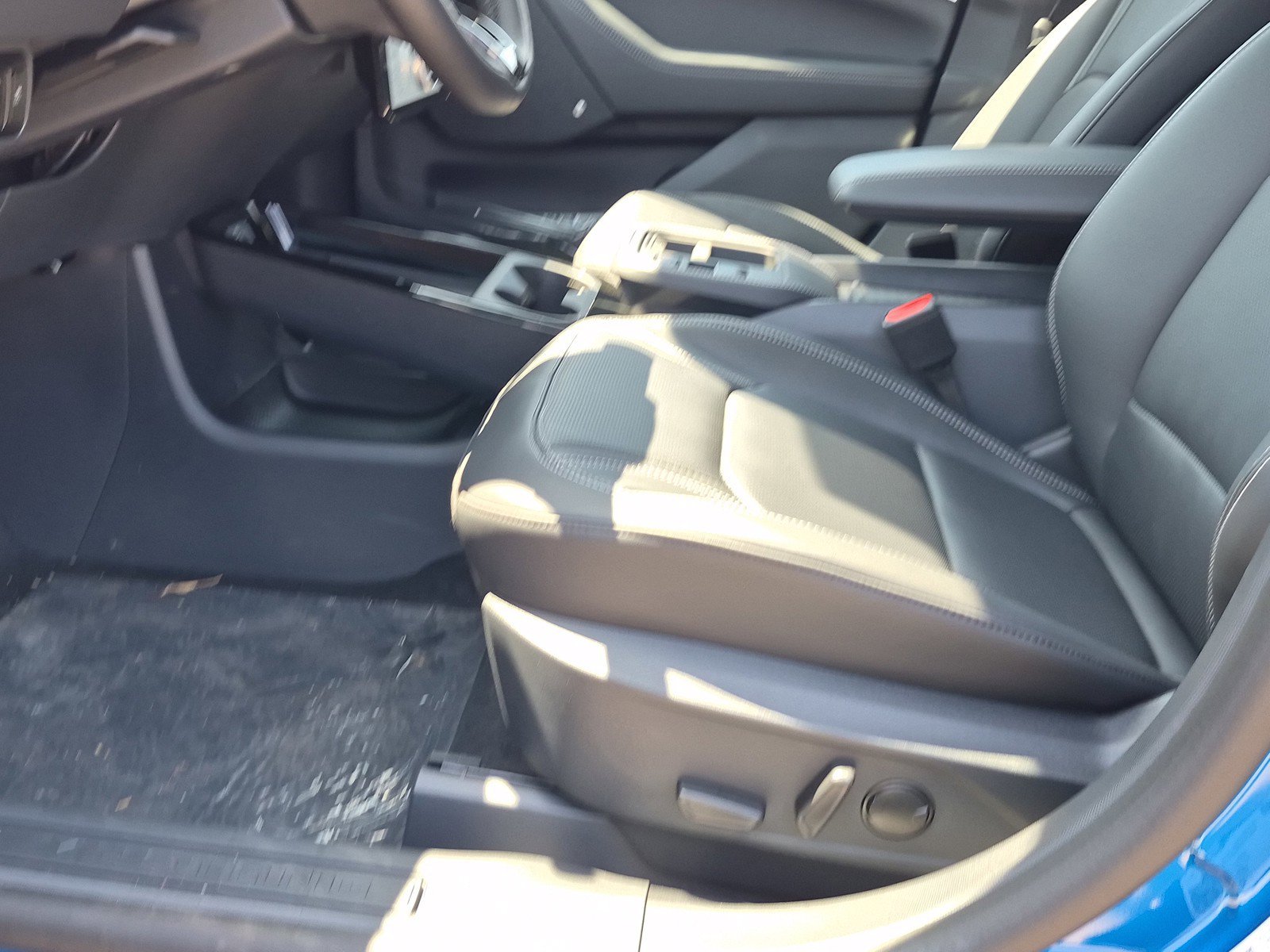 New 2026 Velocity Blue Metallic Ford Premium image 22