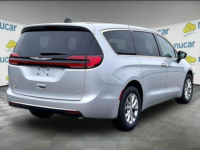 New 2026 Silver Mist Clear-Coat Exterior Paint Chrysler Select image 33