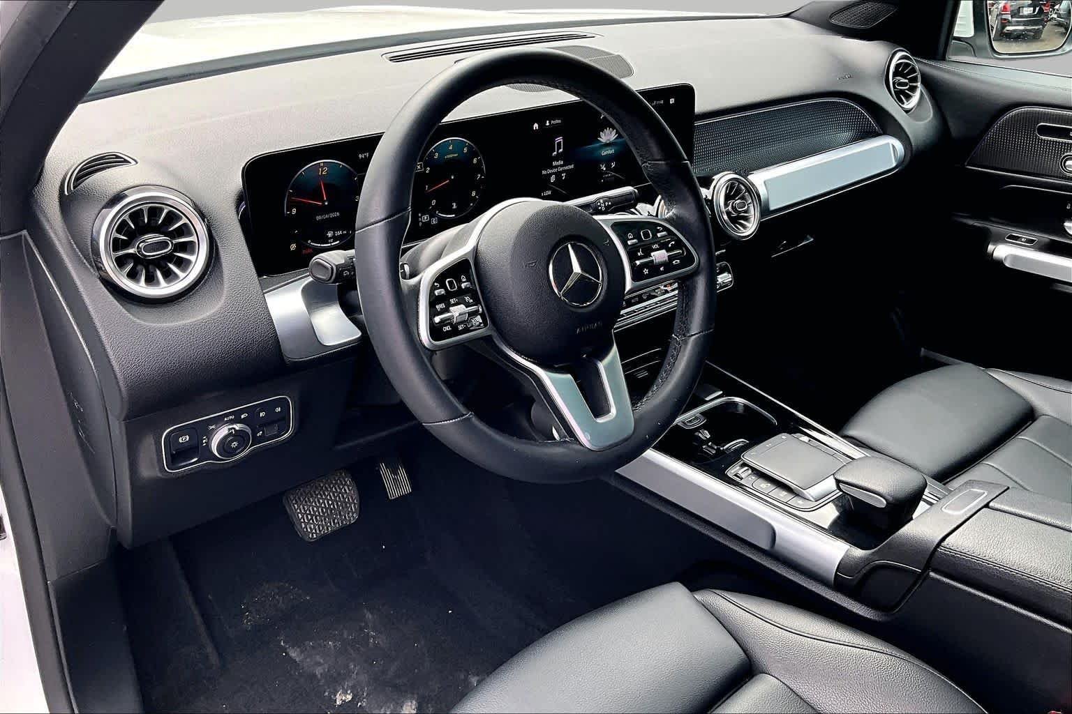 Used 2022 Polar White Mercedes-Benz GLB 250 image 18