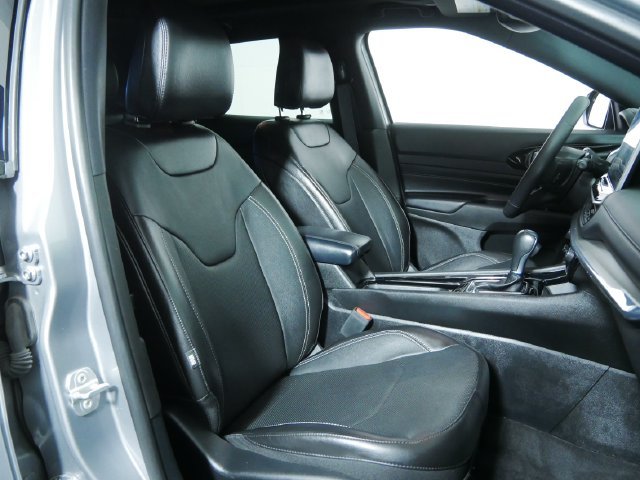 Used 2023 Silver Jeep High Altitude image 13