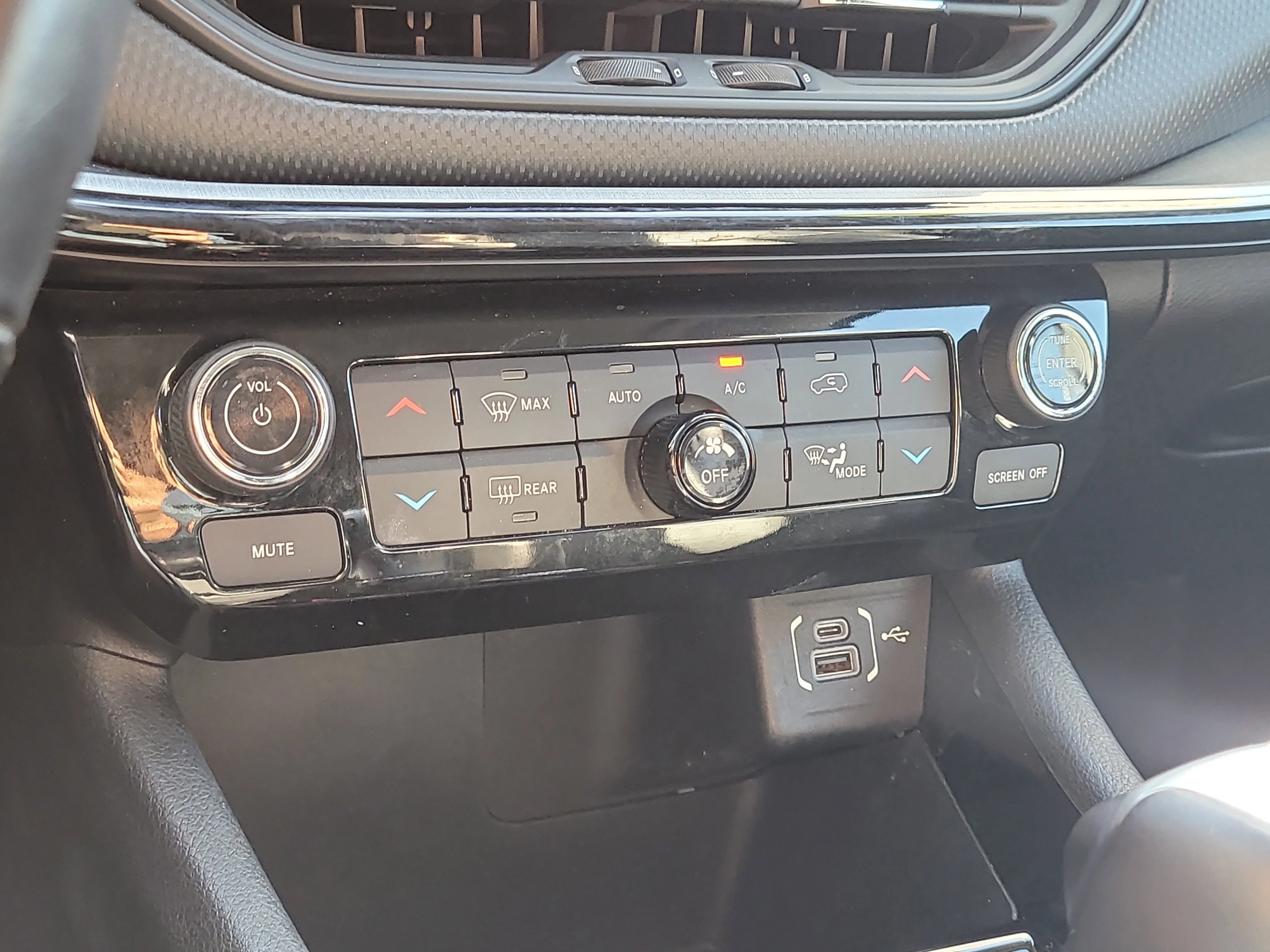 Used 2022 Diamond Black Crystal Pearlcoat Jeep Trailhawk image 27