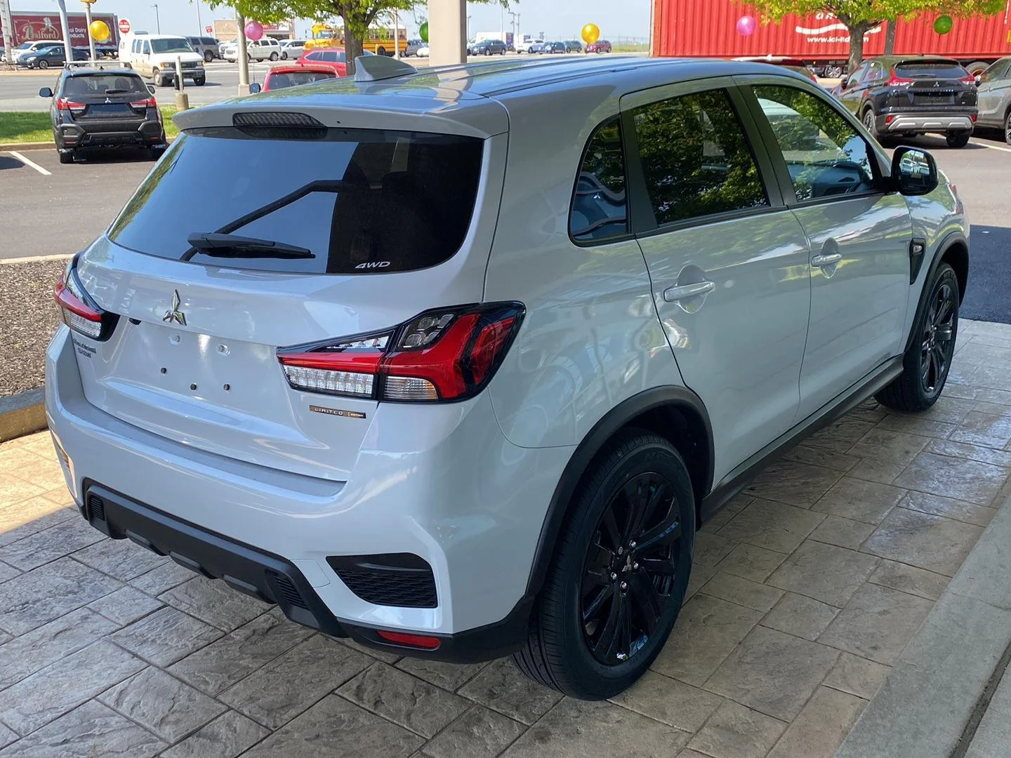 New 2026 White Diamond Mitsubishi LE image 7
