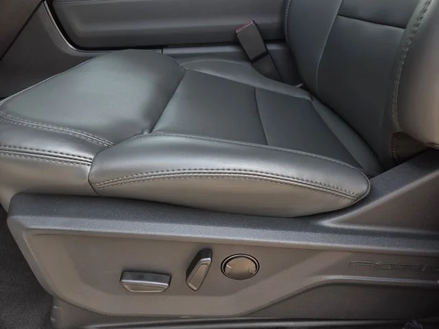 New 2026 Oxford White Ford Active image 44