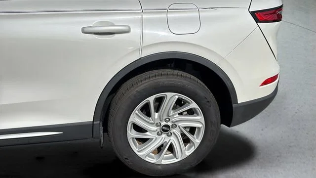 Used 2022 White Lincoln Standard image 32