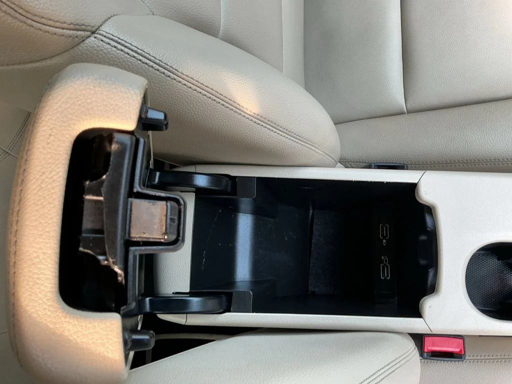 Used 2018 White Mercedes-Benz GLA 250 image 28