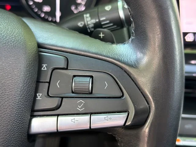 Used 2020 GARNET METALLIC Cadillac Luxury image 25