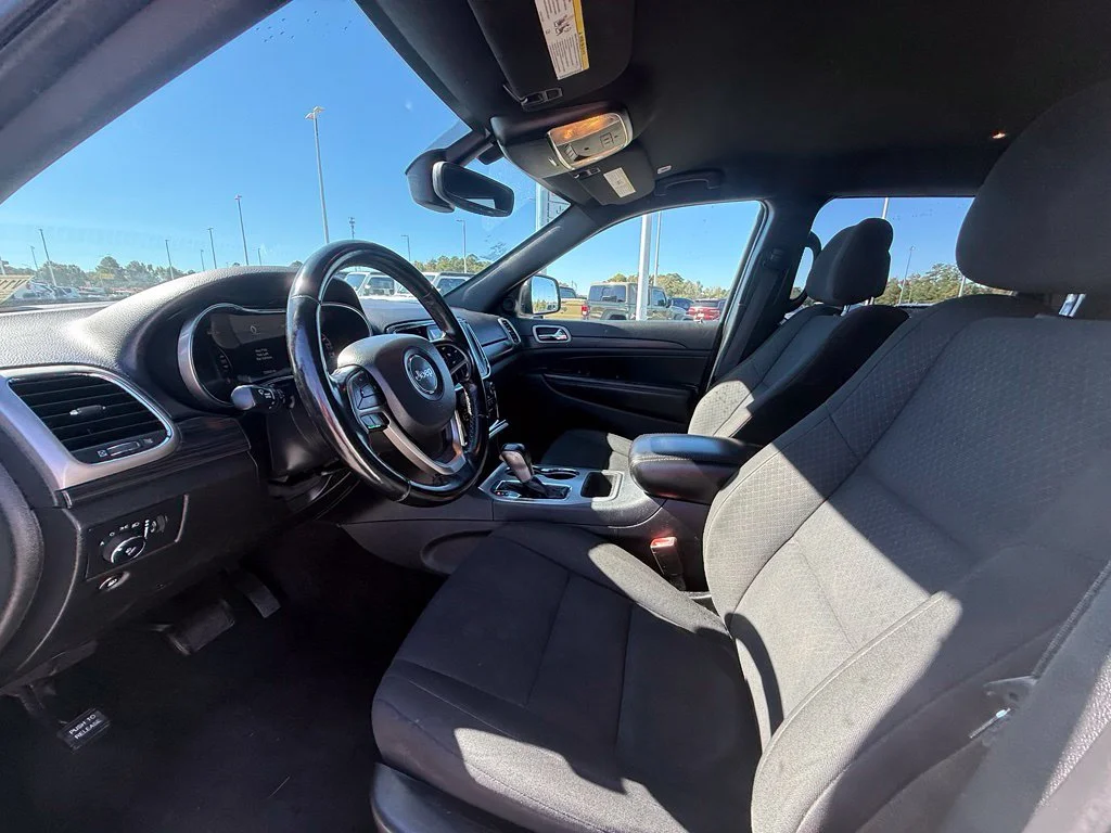 Used 2022 White Jeep Laredo E image 20