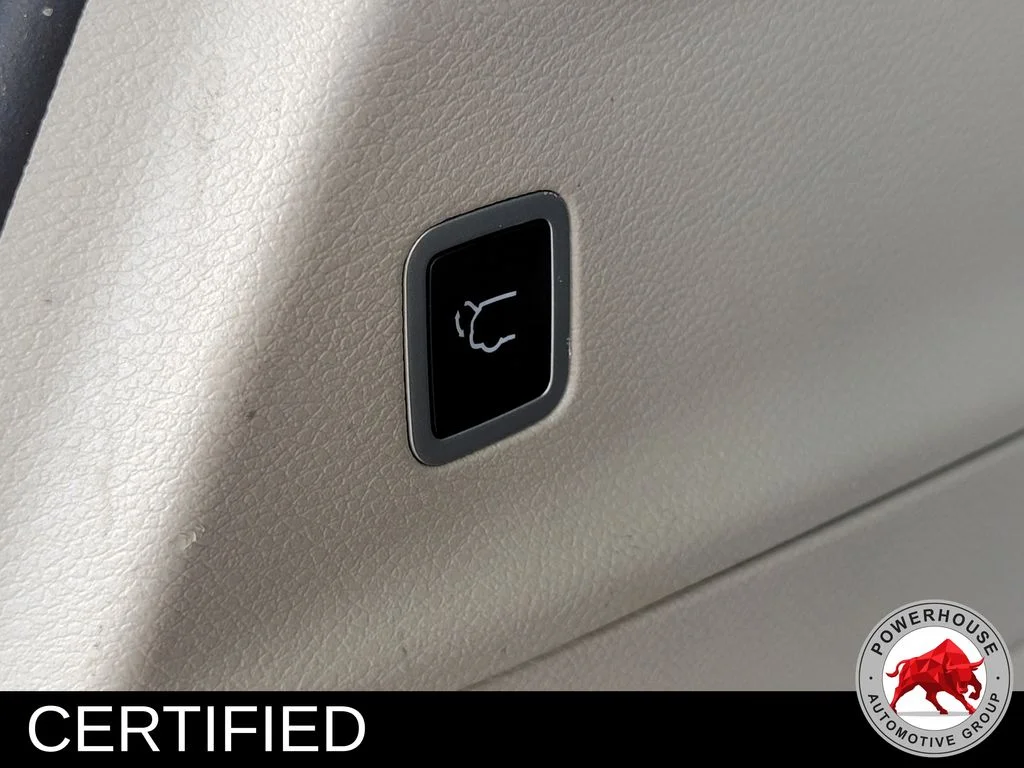 Used 2023 Blue Chrysler Touring L image 14