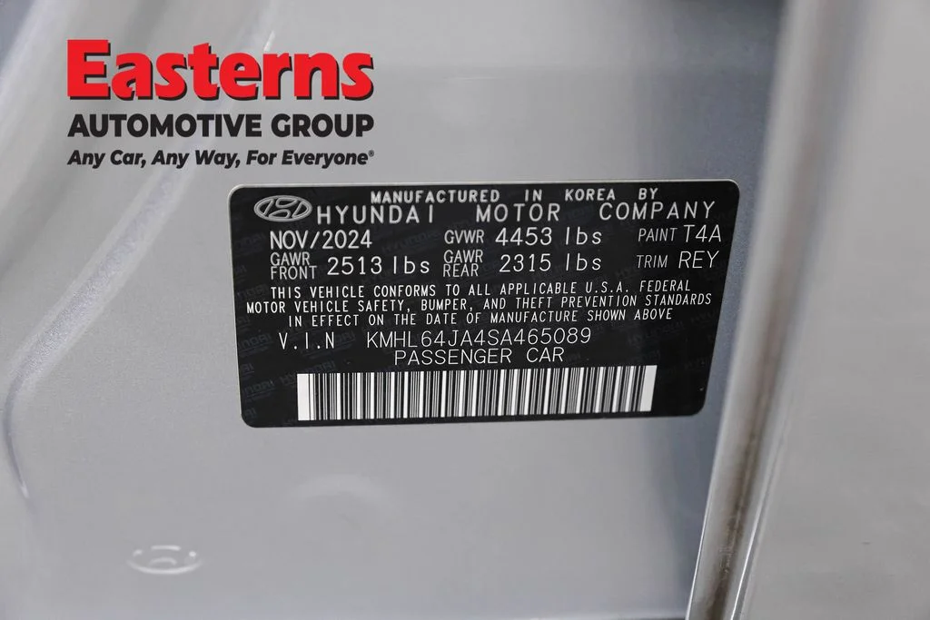 Used 2025 Silver Hyundai SEL image 36