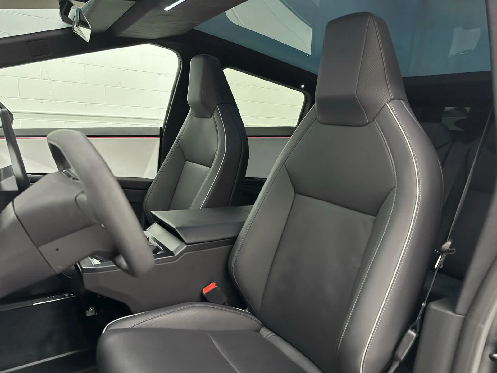 2024 Tesla Cybertruck Base - Photo 13