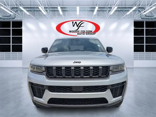 New 2026 Silver Zynith Exterior Paint Jeep Altitude image 8