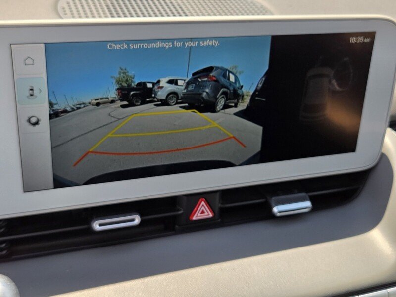 Used 2023 White HYUNDAI SE RWD image 21