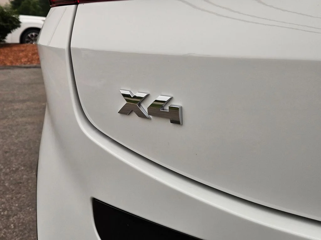 Used 2025 Alpine White BMW M40i image 11