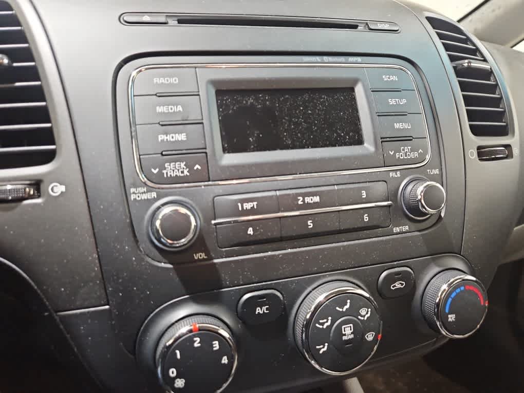 Used 2015 Silky Silver Kia LX image 6