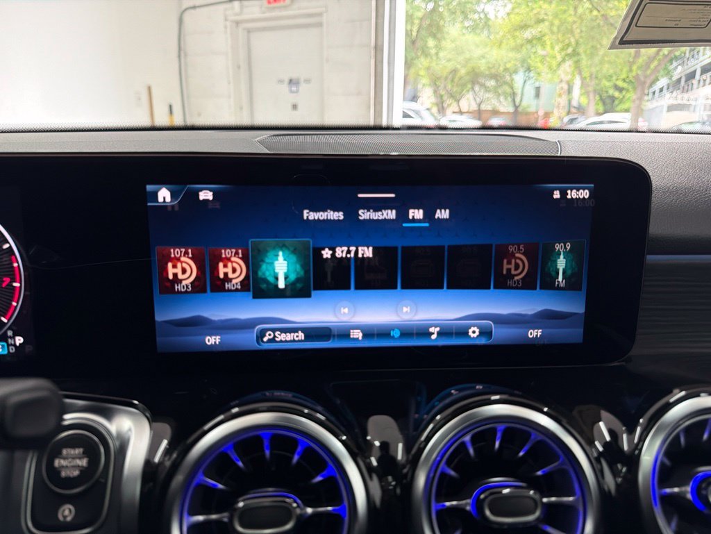 Used 2026 Silver Mercedes-Benz GLB 250 image 33