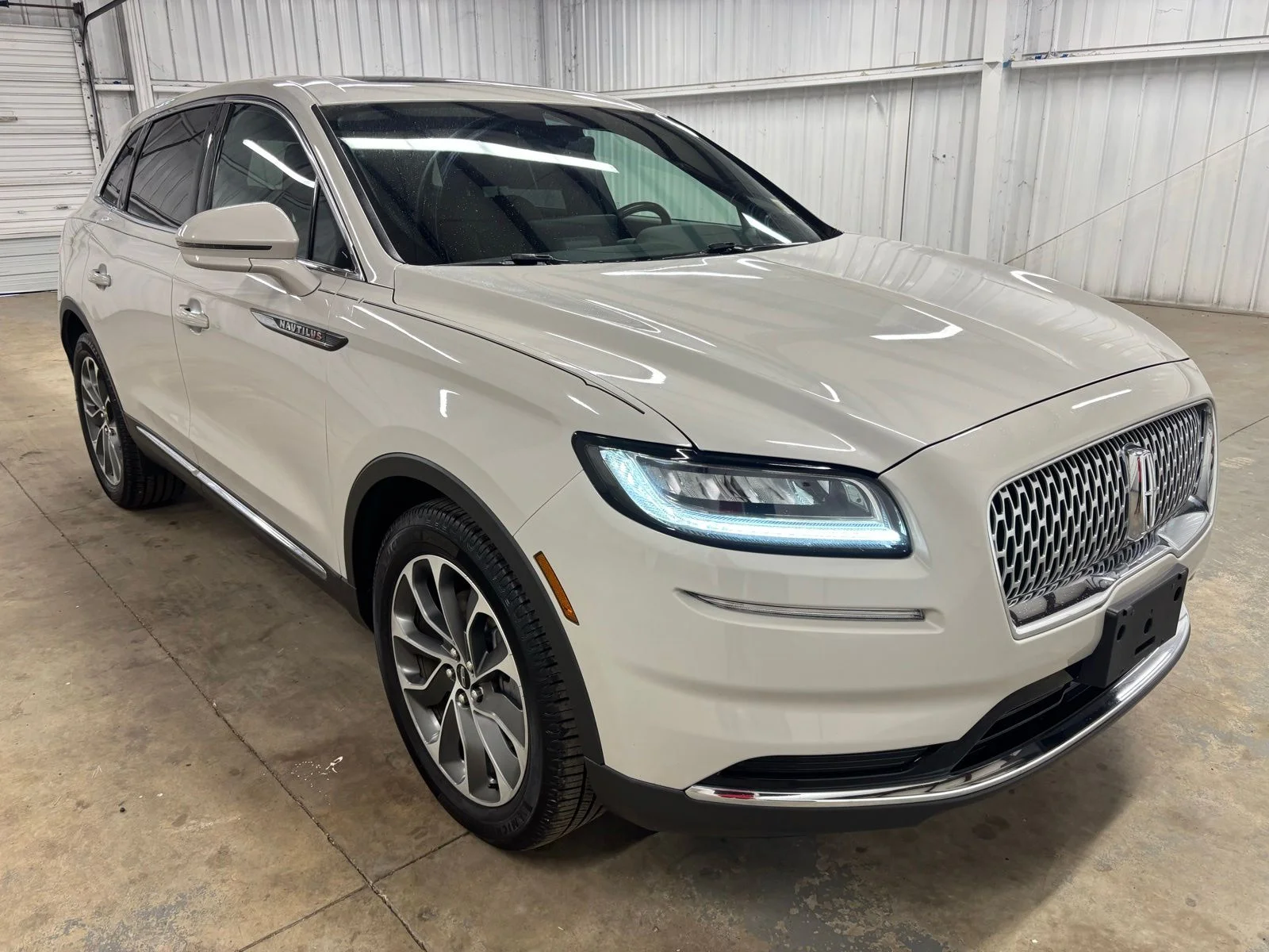 2023 Lincoln Nautilus Reserve FWD's photo