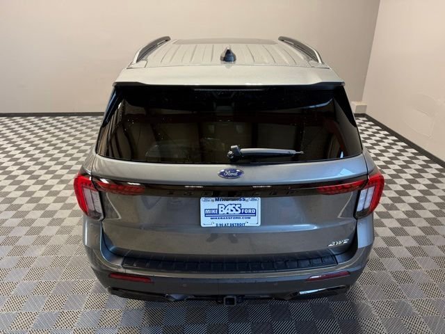 New 2026 Carbonized Gray Metallic Ford ST-Line image 12