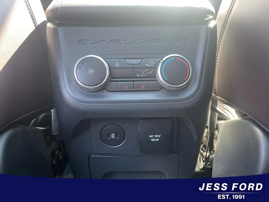 Used 2025 Carbonized Gray Metallic Ford Platinum image 22