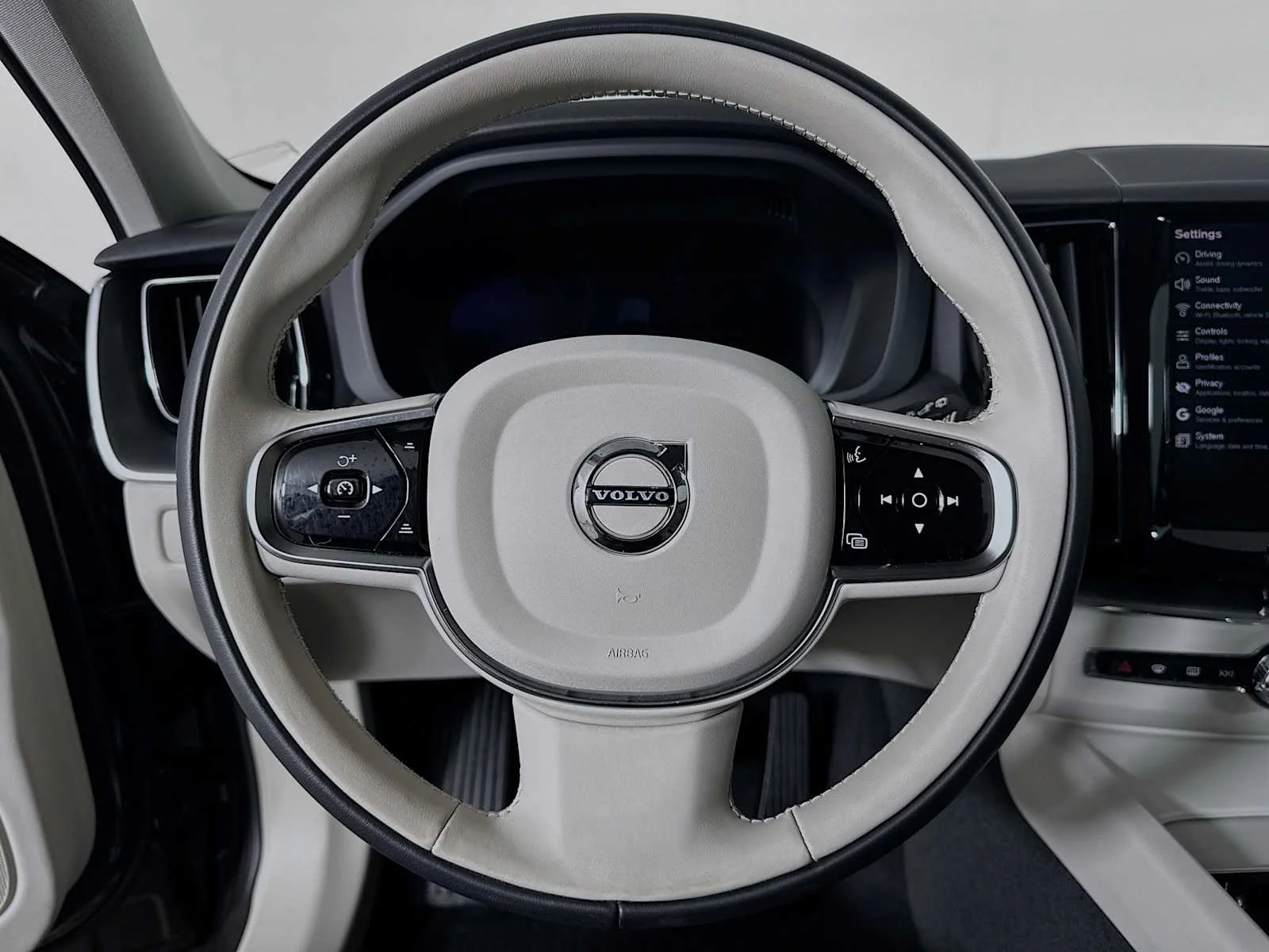 Certified Used 2025 Platinum Grey Volvo Core image 11