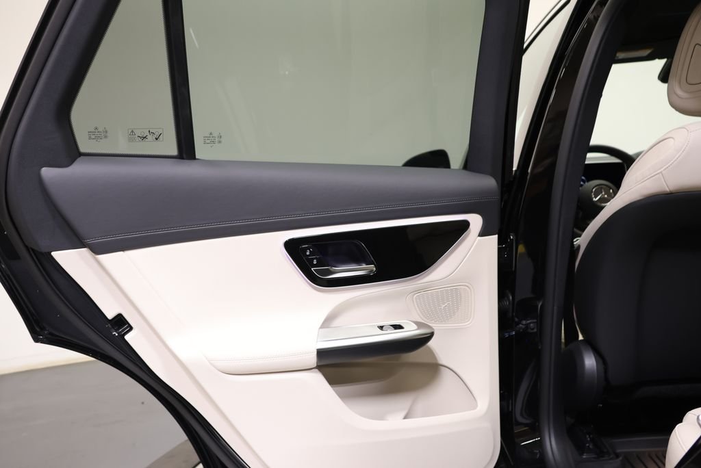 New 2027 Black Mercedes-Benz GLC 300 image 38