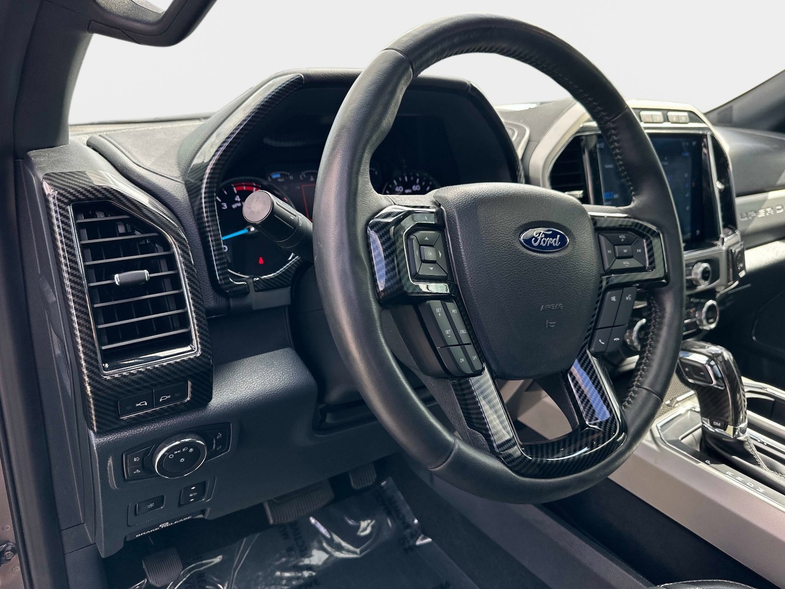 Used 2022 Gray Metallic Ford Lariat image 24