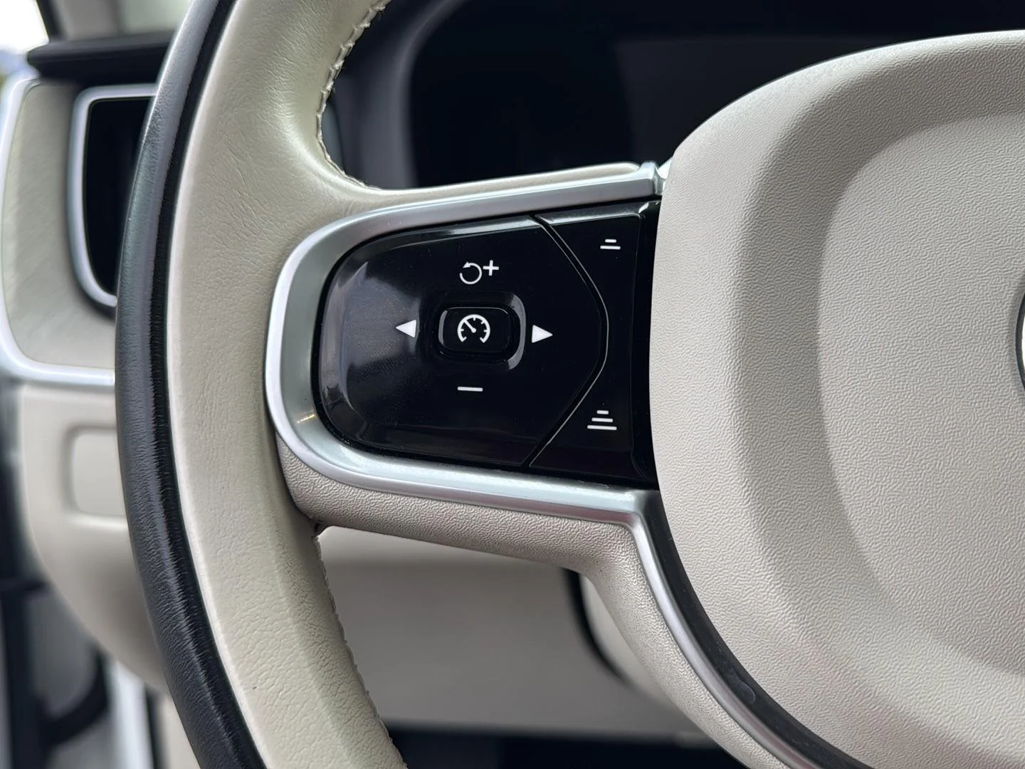 2023 Volvo XC60 Ultimate - Photo 28