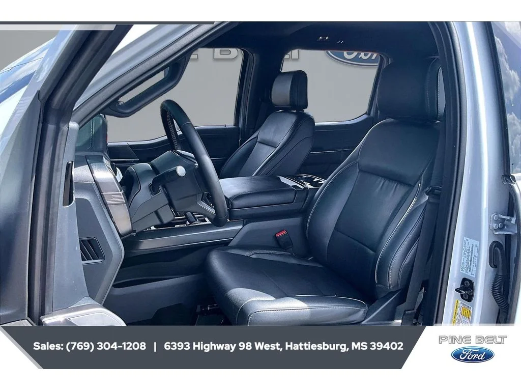 Used 2025 Space White Metallic Ford LARIAT image 19