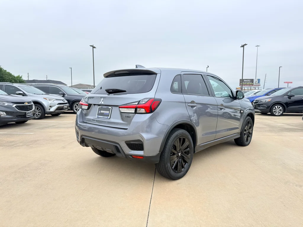 Used 2024 Labrador Black Pearl Mitsubishi ES image 6