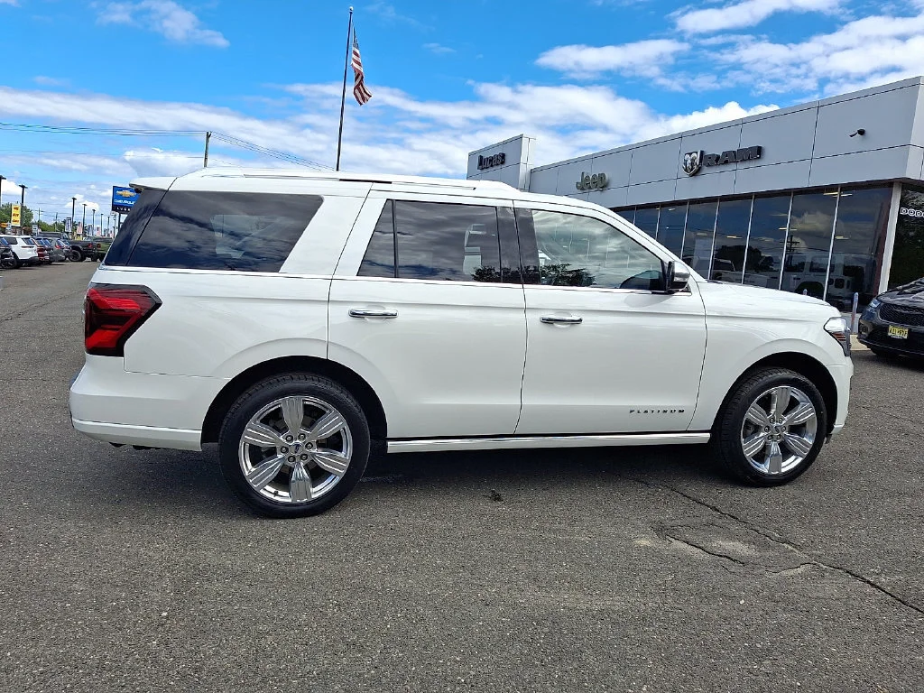 Used 2022 Star White Metallic Tri-Coat Ford Platinum image 13