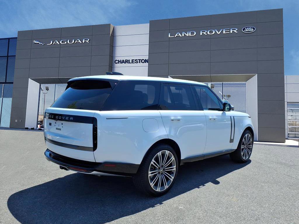 Certified Used 2025 Ostuni Pearl White Premium Metallic Land Rover SE image 5