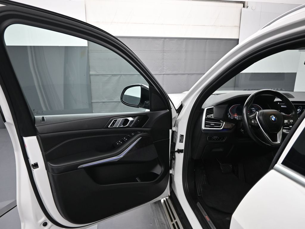Certified Used 2023 White BMW sDrive40i image 9