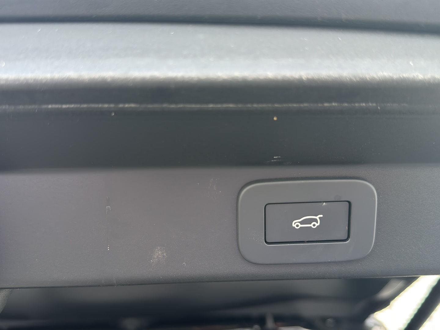 Certified Used 2024 Santorini Black Metallic Land Rover Dynamic SE image 13