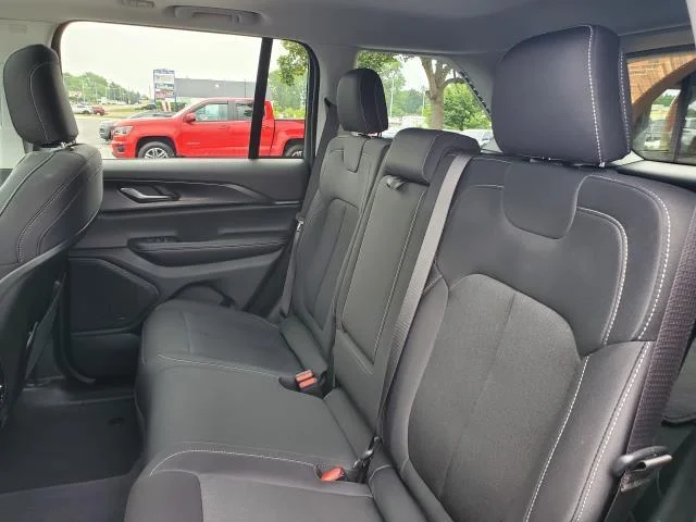 Used 2023 Diamond Black Crystal Pearlcoat Jeep Laredo X image 25