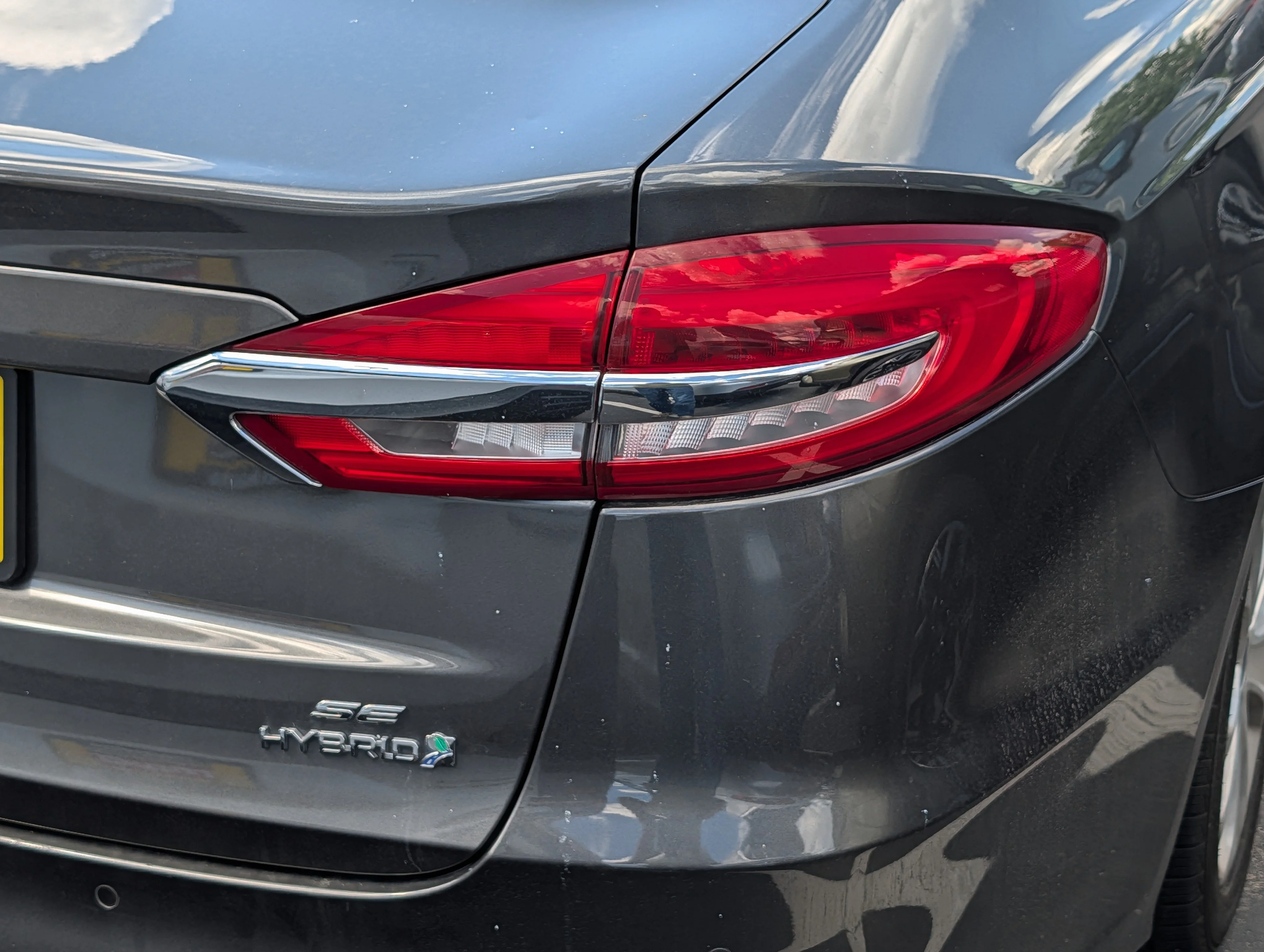 Used 2019 Magnetic Metallic Ford SE image 17