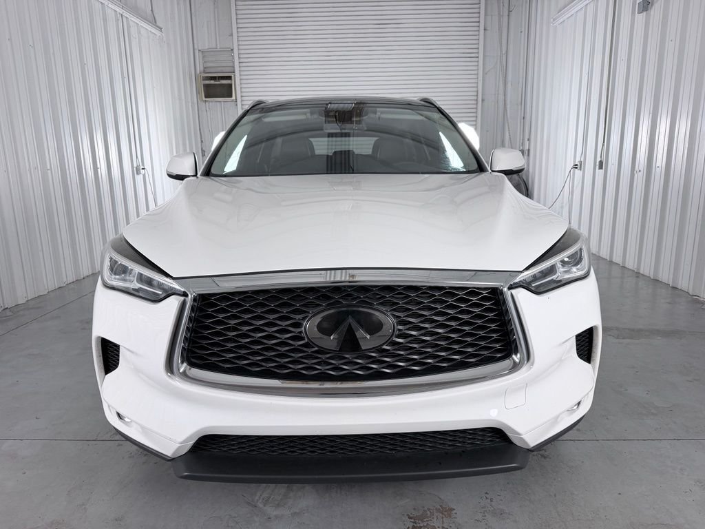 Used 2020 White INFINITI LUXE image 2