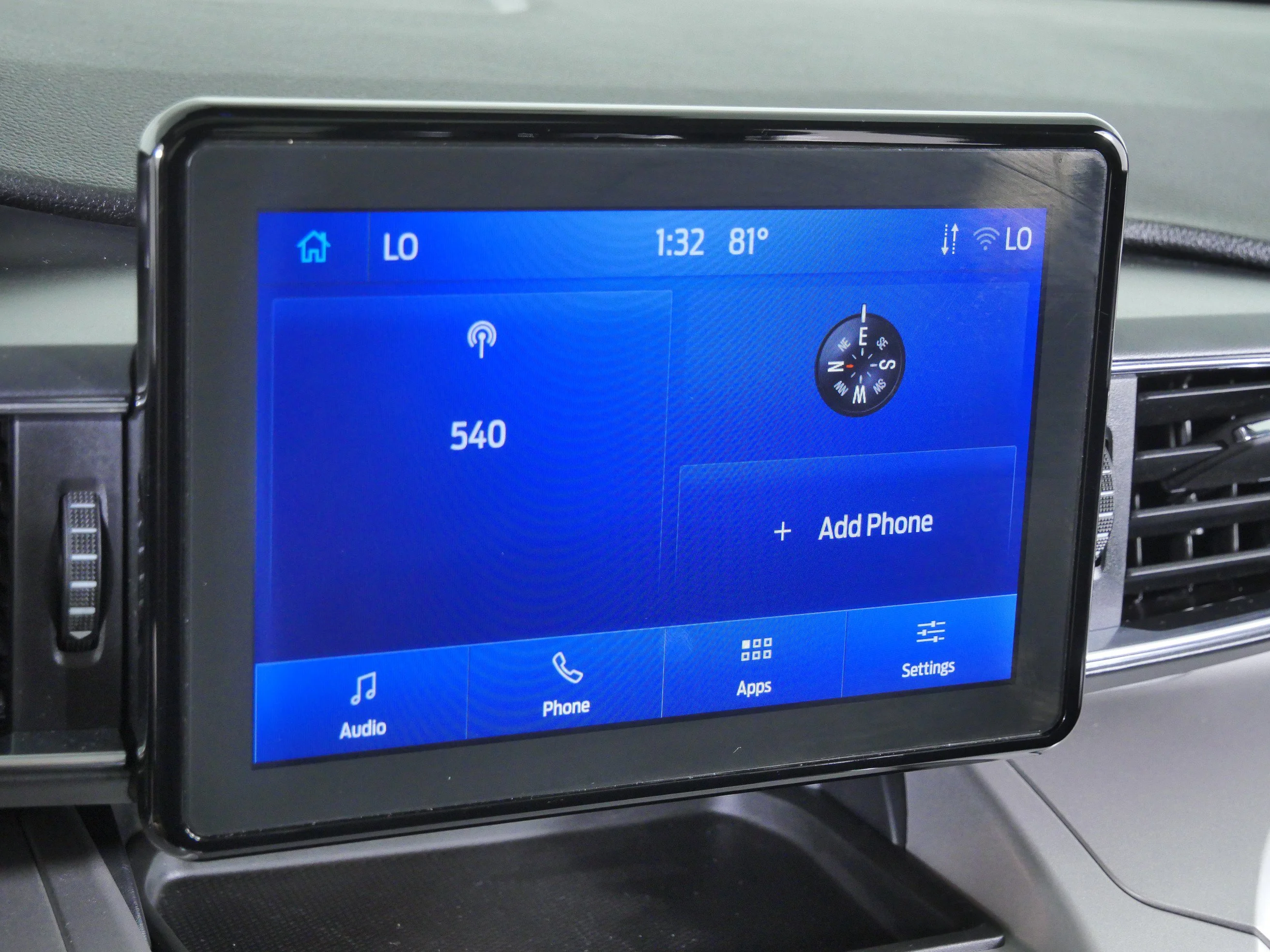 Certified Used 2024 White Metallic Ford XLT image 30