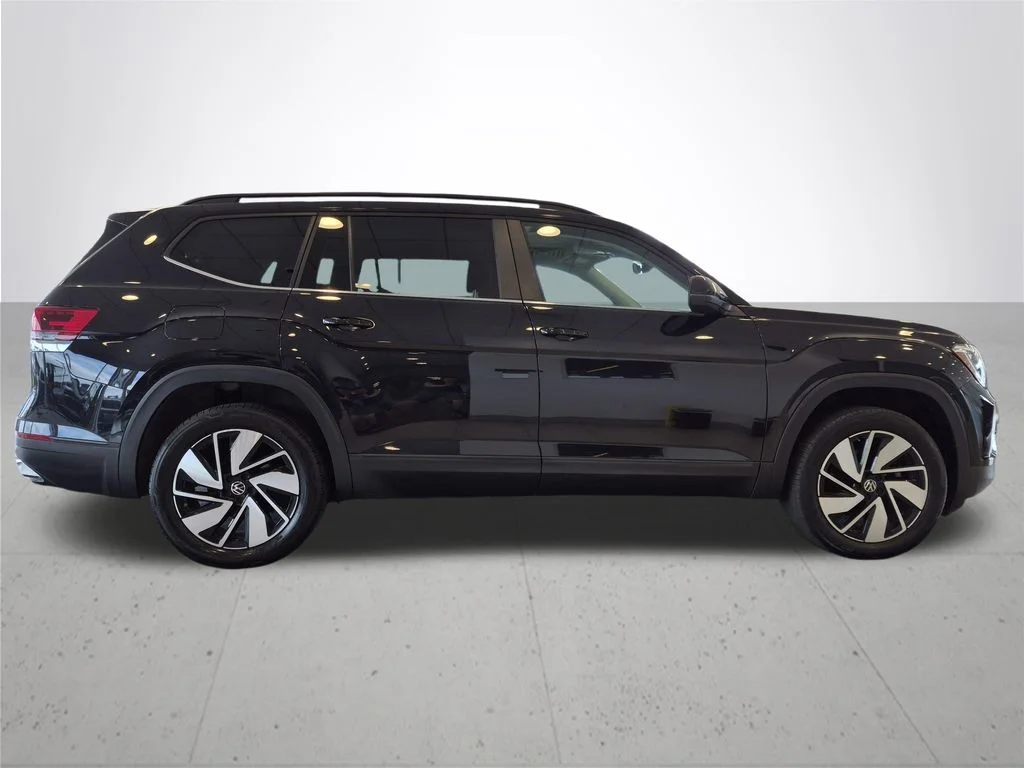 Used 2025 Black Volkswagen 2.0T SE w/Technology image 6