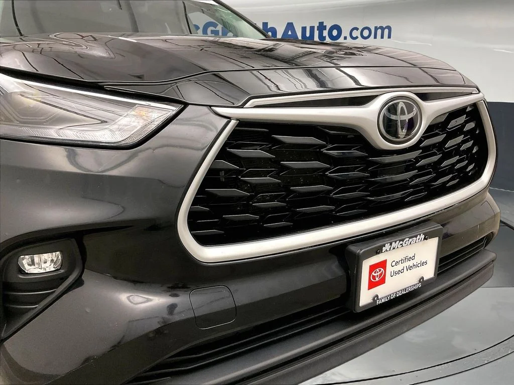 Used 2024 Black Toyota XLE image 33