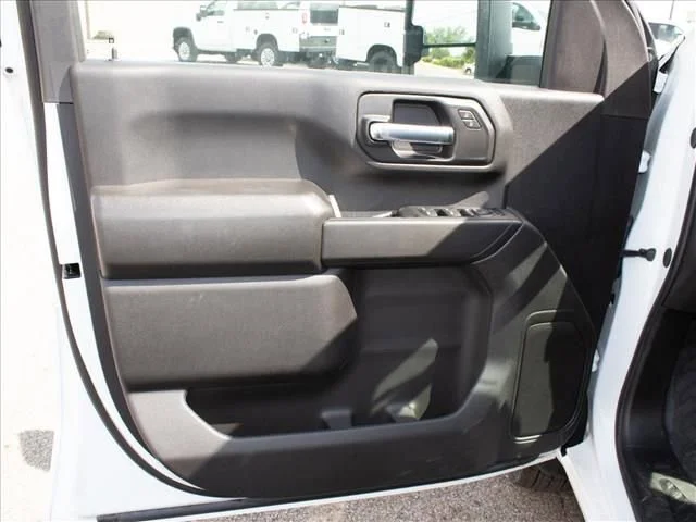 2025 GMC Sierra 3500 Chassis Cab Pro - Photo 7