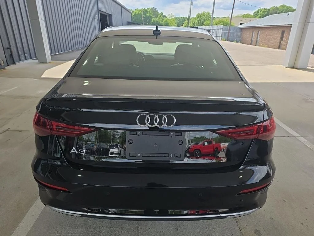 Used 2024  Audi 40 Premium image 4