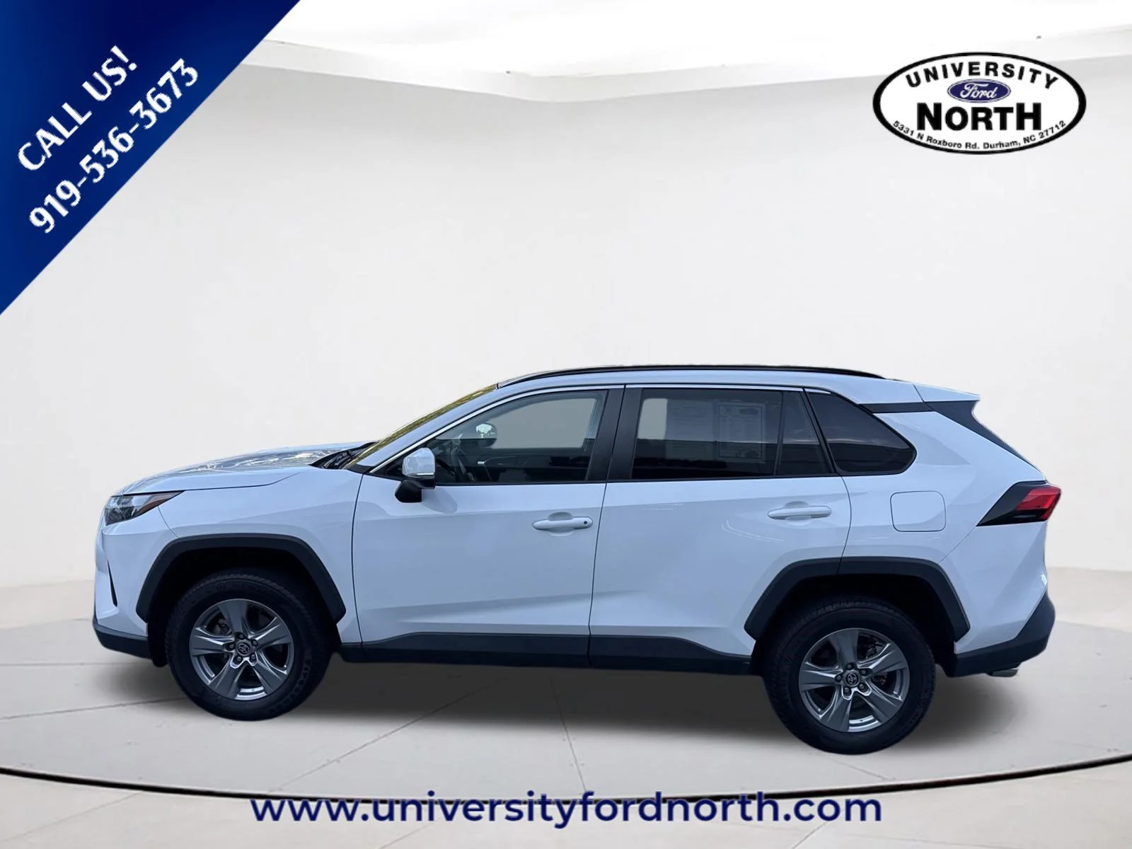 Used 2022 White Toyota XLE image 4
