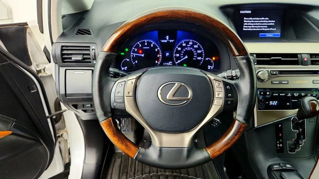 Used 2013 Starfire Pearl Lexus AWD 4dr w/ Navigation, Blind Spot Monitor & Heated/Cooled Seats image 14