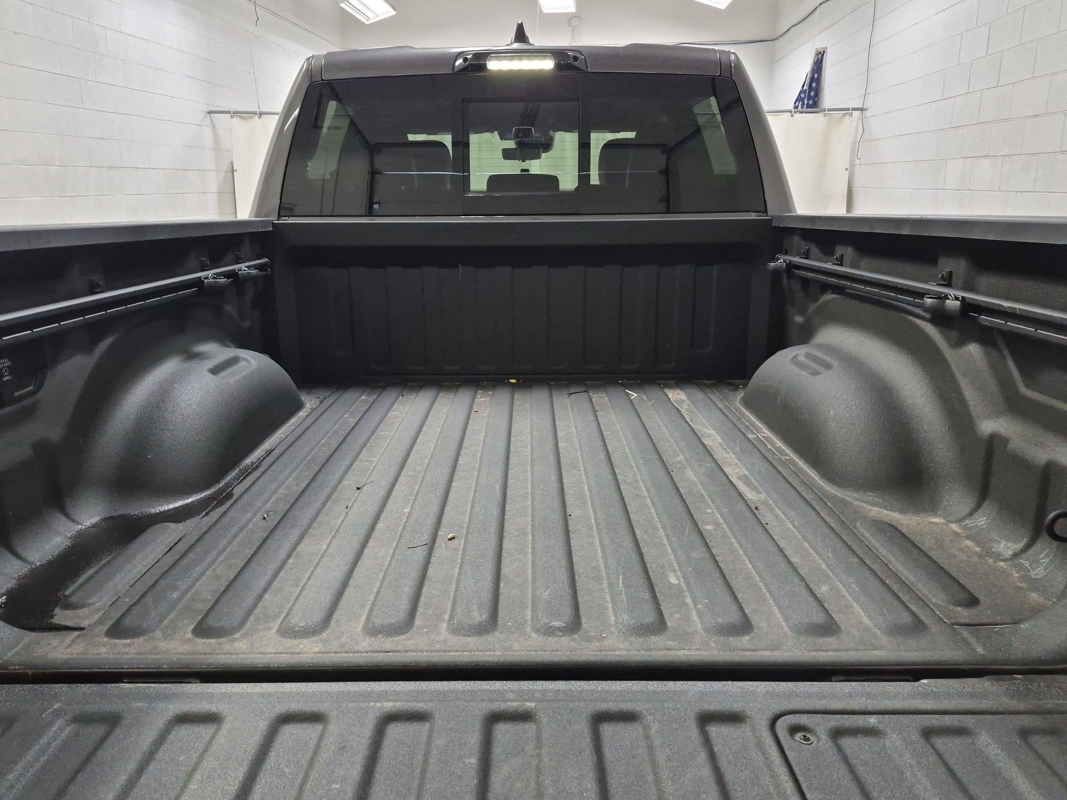 New 2026 Granite Crystal Metallic Clear-Coat Exterior Paint RAM Laramie image 29