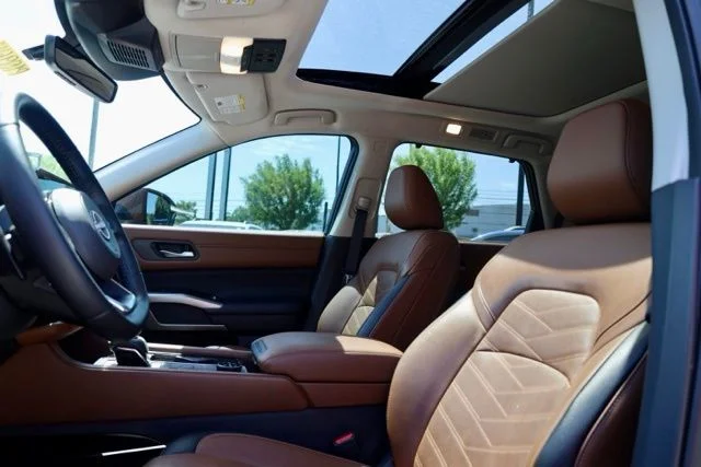 Used 2023 Gray Nissan Platinum image 16