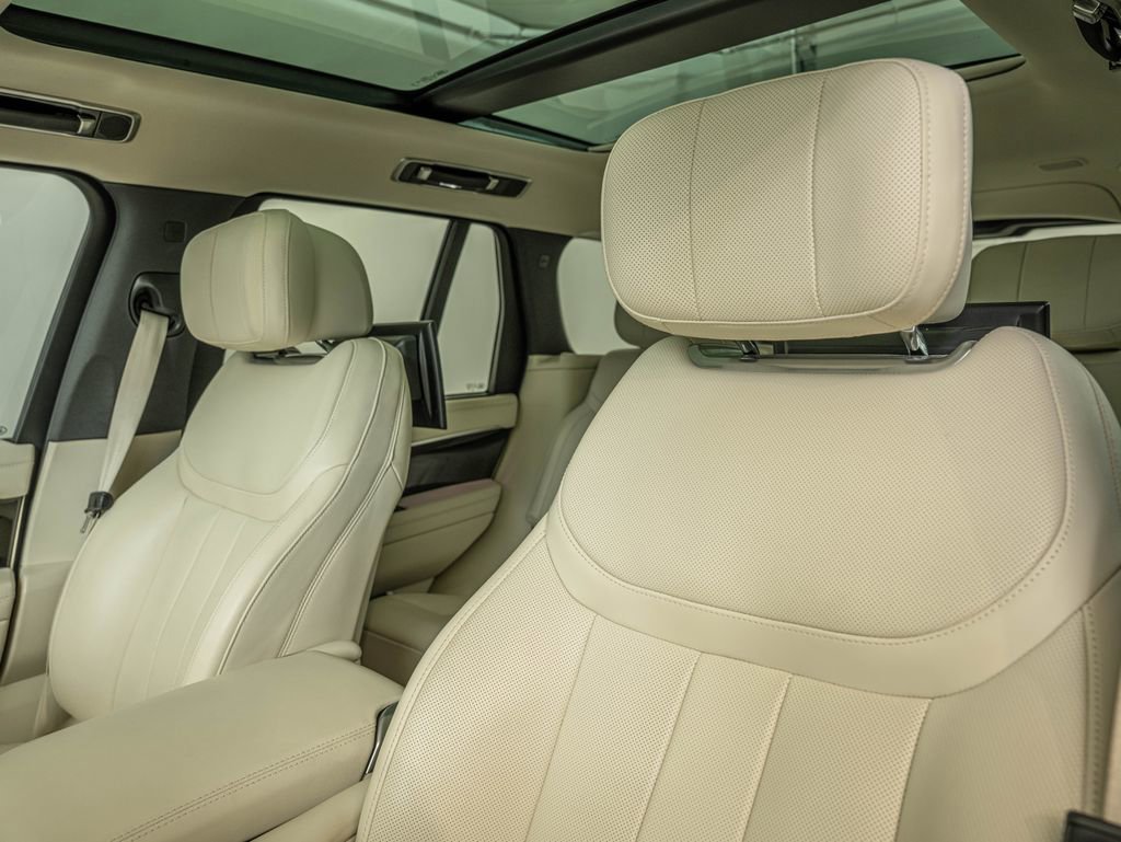 Used 2025 Fuji White Land Rover Autobiography image 32
